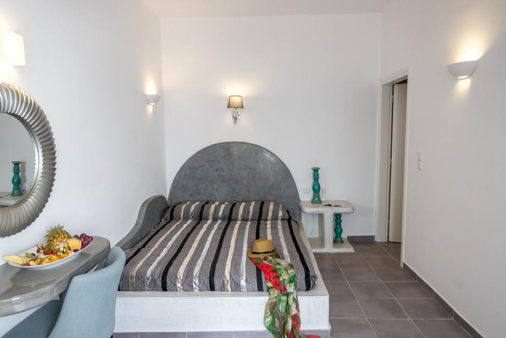 Remvi Hotel Firostefani